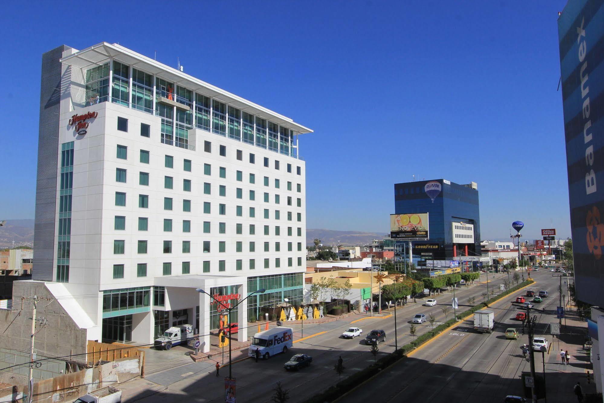 Hampton Inn By Hilton Leon Exterior photo